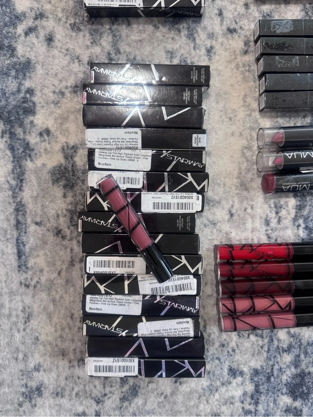 L’oreal Starway Lipstick Gloss Wholesale Bulk Makeup Cosmetics (Lot Of 64)